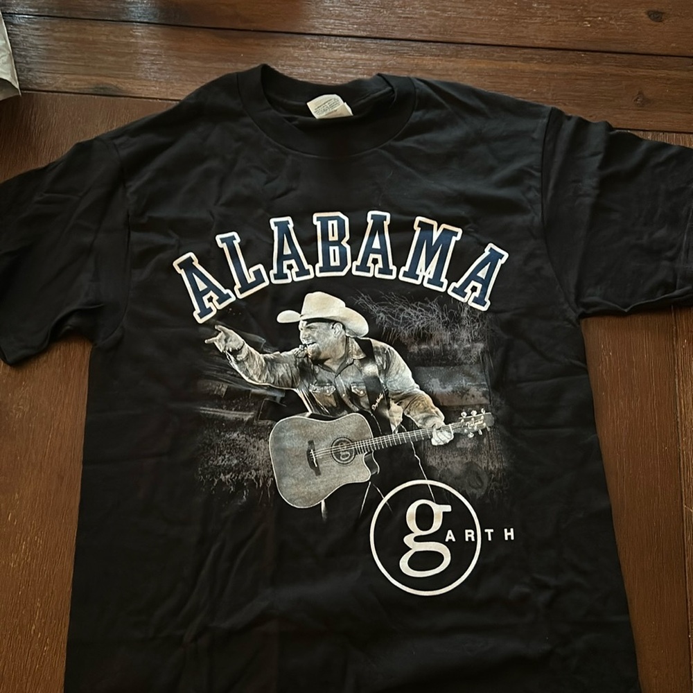 Garth Brooks merchandise straight from his website size S never worn￼
